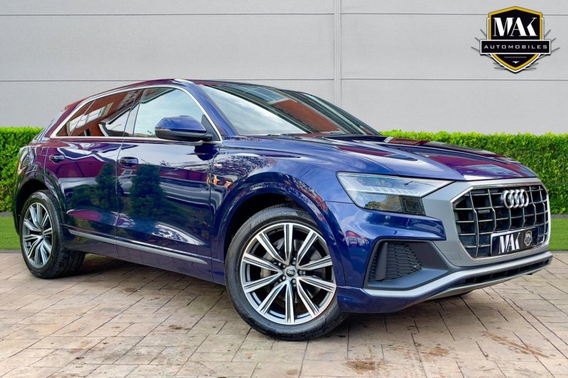 AUDI Q8